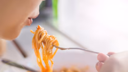 களைக்கொல்லி மருந்து கலந்த நூடுல்ஸ் சாப்பிட்ட 15 குழந்தைகளுக்கு வாந்தி மயக்கம்.. கதறிய பெற்றோர்.. நடந்தது என்ன?