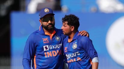 കലഹമോ സ്നേഹമോ? കുല്ദീപ് നിര്ബന്ധിപ്പിച്ച് ഡിആര്എസ് എടുപ്പിച്ചു, കലിപ്പിച്ച് രോഹിത്- വീഡിയോ