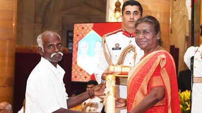 குடியரசுத் தலைவரிடம் பத்ம விருதுகள் பெற்ற 5 தமிழர்கள்!