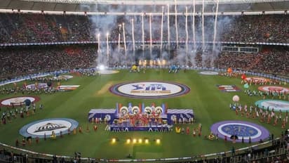 RCB Unbox ಕಾರ್ಯಕ್ರಮ ಕಣ್ತುಂಬಿಕೊಳ್ಳಲು ಕಿಕ್ಕಿರಿದು ಸೇರಿದ ಆರ್‌ಸಿಬಿ ಫ್ಯಾನ್ಸ್‌..!