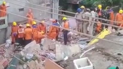 തൊട്ടടുത്ത കെട്ടിടത്തിൽ പൈലിംഗ്; മൂന്ന് നില കെട്ടിടം തകര്ന്നുവീണു, രണ്ട് കുട്ടികളടക്കം മൂന്ന് പേര് മരിച്ചു