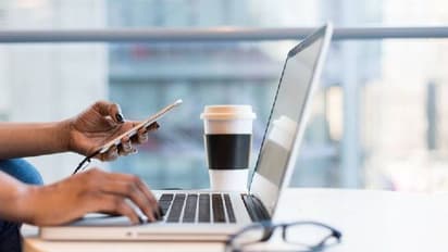 ഒഴിവുദിവസം ജോലി ചെയ്യാൻ നിർബന്ധിക്കപ്പെടാറുണ്ടോ, ഇങ്ങനെ ചെയ്യണം, വൈറലായി യുവാവിന്റെ ട്വീറ്റ് 