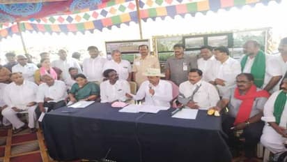 పంట నష్టపోయిన రైతులకు ఎకరానికి రూ.10 వేలు: కేంద్రంపై కేసీఆర్ ఫైర్