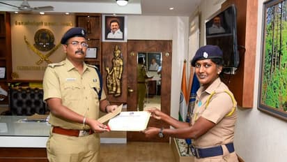 நீதிமன்ற வளாகத்தில் ஆசிட் வீசிய நபரை துணிச்சலாக விரட்டி பிடித்த பெண் காவலருக்கு பாராட்டு