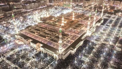 റമദാന് വ്രതാരംഭത്തിന്റെ തലേദിവസം മക്ക, മദീന ഹറമുകളിൽ തറാവീഹ് നമസ്കാരത്തിന് അണിനിരന്നത് ലക്ഷങ്ങൾ