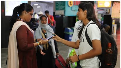പിഴയിനത്തിൽ ഈടാക്കിയത് ഒരു കോടിയിലധികം രൂപ; വനിതാ ടിക്കറ്റ് ചെക്കറെ പ്രശംസിച്ച് റെയിൽവേ മന്ത്രാലയം
