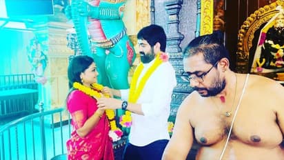 மலேசியா முருகன் கோவிலில் காதலனை ரகசிய திருமணம் செய்துகொண்ட ரோஜா சீரியல் நடிகை - வைரலாகும் வெட்டிங் கிளிக்ஸ்