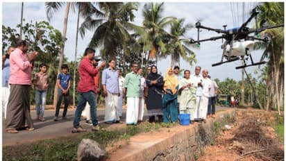 നെൽകൃഷി വളപ്രയോഗത്തിനും ഡ്രോൺ: ശാന്തിനഗര് പാടശേഖരത്തില് ഡ്രോണ് പരീക്ഷണം കൗതുകമായി