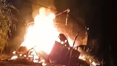 രാത്രി മദ്യപിച്ച് ലക്കുകെട്ടെത്തി, മകനുമായി വഴക്ക്; പിന്നാലെ വീടിന് തീവെച്ച് യുവാവ്, സംഭവം വര്‍ക്കലയിൽ