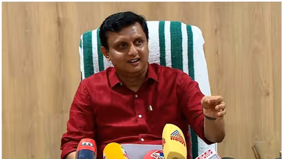 ഫാരിസ് അബൂബക്കർ വിവാദം; 'തനിക്കൊരു അമ്മാവനെ കൂടി കിട്ടി', പരിഹസിച്ച് മന്ത്രി റിയാസ്