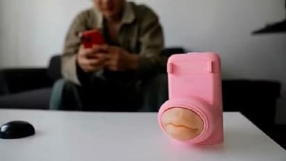 ఇప్పుడు వారి కోసం కిస్సింగ్ మెషిన్ కూడా వచ్చేసింది.. దీని ధర, ఎలా పనిచేస్తుందంటే..?