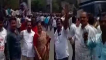 హైద్రాబాద్ విద్యుత్ సౌధ వద్ద ఉద్యోగుల ధర్నా: కిలోమీటర్ల మేర ట్రాఫిక్ జాం