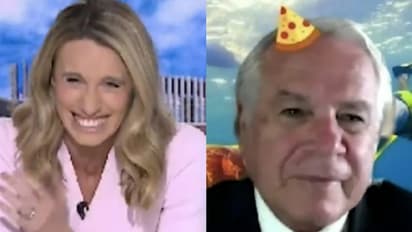 ലൈവ് വാർത്താ അവതാരണത്തിനിടെ അതിഥിയുടെ സൂം ഫിൽട്ടർ; പൊട്ടിച്ചിരിച്ച് അവതാരക; വൈറലായി വീഡിയോ