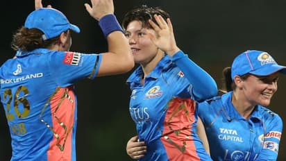 ஒட்டுமொத்த ஸ்டேடியத்தையும் அதிர வைத்த இசி வாங்: முதல் முறையாக ஹாட்ரிக் விக்கெட் எடுத்து வரலாற்று சாதனை!