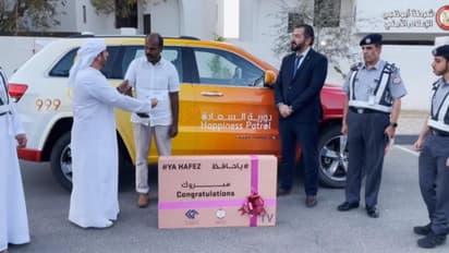 നിയമം ലംഘിക്കാത്ത ഡ്രൈവര്മാര്ക്ക് സര്പ്രൈസ് സമ്മാനം നല്കി ഞെട്ടിച്ച് പൊലീസ്