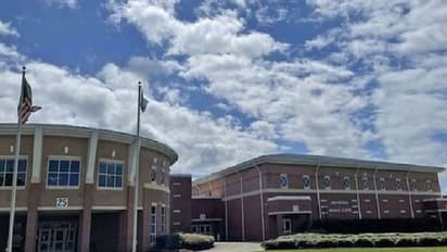 ക്ലാസിൽ സംസാരിച്ച കുട്ടിയുടെ വായയ്ക്ക് ടേപ്പൊട്ടിച്ച് അധ്യാപിക, പരാതിയുമായി കുട്ടിയുടെ അമ്മ