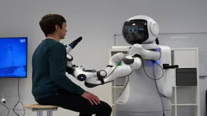 ആരോഗ്യപ്രവർത്തകരെ കിട്ടാനില്ല, ജർമ്മനിയിൽ പ്രായമായവരെ ശുശ്രൂഷിക്കാൻ റോബോട്ടുകളെ പരിശീലിപ്പിക്കുന്നു