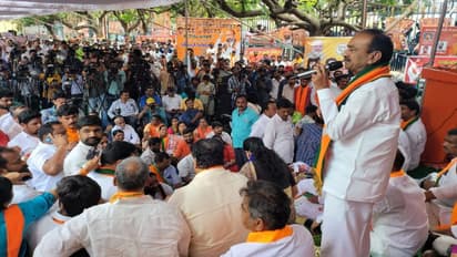 టీఎస్పీఎస్సీ పరీక్ష రాసిన ప్రతి ఒక్కరికీ లక్ష రూపాయలు ఇవ్వాలి.. ఎమ్మెల్యే ఈటల డిమాండ్..