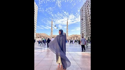 ನಾಚಿಕೆ ಆಗ್ಬೇಕು; ಮದೀನಾ ಮಸೀದಿಯಲ್ಲಿ ಫೋಟೋಶೂಟ್ ಮಾಡಿಸಿದ ನಟಿ ಹಿನಾ ಖಾನ್ ವಿರುದ್ಧ ಆಕ್ರೋಶ 