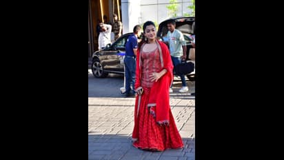 ಪಾಪರಾಜಿಗಳಿಗೆ ರಶ್ಮಿಕಾ ನೀಡಿದ ಪೋಸ್‌ ನೋಡಿ ಓವರ್ ಆ್ಯಕ್ಟಿಂಗ್ ಎಂದ ನೆಟ್ಟಿಗರು!