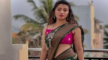 ಹಸಿರು ಸೀರೆಲಿ ಮಿಂಚಿದ ರಮೋಲ: ಹುಡುಗರ ಹೃದಯಕ್ಕೆ ಬಾಂಬ್ ಬಿದ್ದಂಗಾಯ್ತು ಎಂದ ನೆಟ್ಟಿಗರು