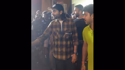 சிம்புவுக்கு 40 வயசுனு சொன்ன யார் நம்புவா? 20 வயது யங் ஹீரோவை போல் ஸ்டைலிஷ் லுக்கில் கெத்து காட்டிய போட்டோஸ்!