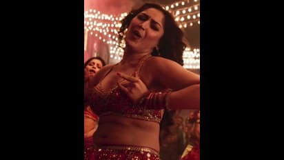 திருமணம் ஆகி குழந்தை பெற்ற பிறகும்... ஐட்டம் டான்சில் கவர்ச்சியால் வெறியேற்றிய சாயிஷா! ஆடிப்போன ரசிகர்கள்!