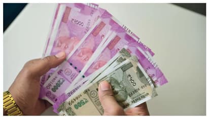 வீட்டில் பணம் சேர உழைத்தால் மட்டும் போதாது! இதையும் சேர்த்து செய்ங்க!செலவும் குறையும் ,பணமும் பெருகும்!