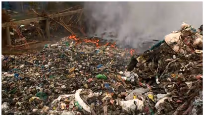 ഇന്ന് തന്നെ തീയണക്കുമെന്ന് കളക്ടർ; അണച്ചെന്ന് മന്ത്രി; ബ്രഹ്മപുരത്ത് നാട്ടുകാരുടെ പ്രതിഷേധം