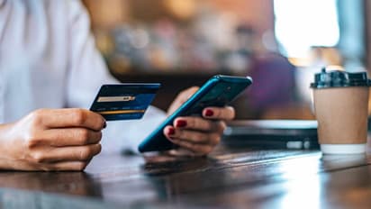 அலர்ட்.. இந்த SMS வந்தா நம்ப வேண்டாம்.. உடனே புகார் அளிக்க வேண்டும்.. எஸ்பிஐ வங்கி எச்சரிக்கை..