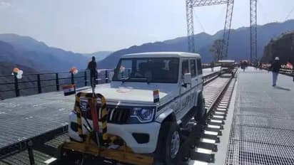 உலகின் உயரமான ரயில் பாலத்தில் பொலேரோ கார் ஓட்டி சோதனை!