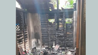 കുടുംബം ഉത്സവത്തിന് പോയ സമയം വീട്ടിൽ നിന്ന് തീയും പുകയും, വീടിന്റെ 80 ശതമാനവും കത്തിയമര്ന്നു
