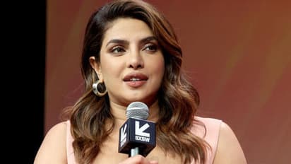 నన్ను కార్నర్ చేసి ఆఫర్స్ రాకుండా చేశారు, అందుకే వెళ్ళిపోయా... బాలీవుడ్ పై ప్రియాంక చోప్రా ఫైర్!