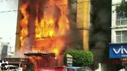 ఇండోర్ లోని హోట‌ల్ లో భారీ అగ్నిప్ర‌మాదం.. 8 మందిని రక్షించిన అగ్నిమాప‌క సిబ్బంది