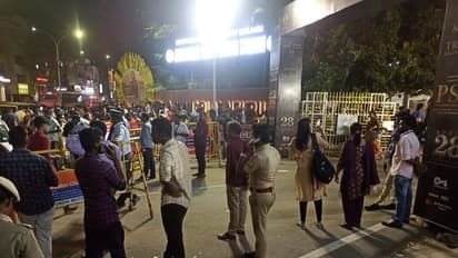 ஆடியோ லான்ச்சிலேயே மாஸ் காட்டும் 'பொன்னியின் செல்வன் 2' ! நேரு ஸ்டேடியத்தில் முண்டியடித்த ரசிகர்கள் கூட்டம்! 