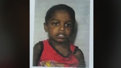 അമ്മക്കൊപ്പം റോഡ് മുറിച്ചു കടക്കവെ ബൈക്കിടിച്ചു, 4 വയസ്സുകാരന് ദൂരേക്ക് തെറിച്ച് വീണു, ദാരുണാന്ത്യം