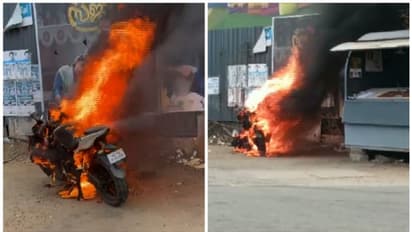 ആലുവ മാർത്താണ്ഡവർമ്മ പാലത്തിൽ ഓടുന്ന ബൈക്കിന് തീ പിടിച്ചു