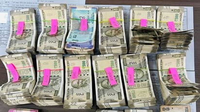 ವಿಜಯನಗರದಲ್ಲಿ ಭರ್ಜರಿ ಬೇಟೆ: ದಾಖಲೆ ಇಲ್ಲದ ಕೋಟ್ಯಂತರ ರೂ. ಜಪ್ತಿ..!