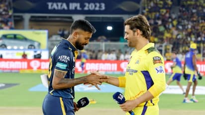 ഐപിഎല്ലിന് ത്രില്ലര് തുടക്കം; കോണ്വേയെ എറിഞ്ഞിട്ട് ഷമി, തിരിച്ചടിച്ച് സിഎസ്കെ, വീണ്ടും വിക്കറ്റ്