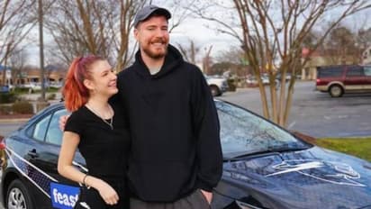 Viral video: വെയിട്രസിന് യൂട്യൂബറിന്റെ ടിപ്പ് ഒരു പുതിയ കാർ!