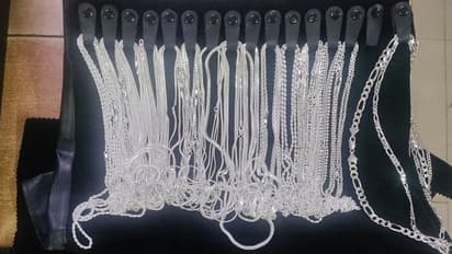 ಬೆಂಗಳೂರು: ದಾಖಲೆಗಳಿಲ್ಲದೆ ಸಾಗಿಸುತ್ತಿದ್ದ 18.16 ಕೇಜಿ ಬೆಳ್ಳಿ ವಸ್ತು ಜಪ್ತಿ