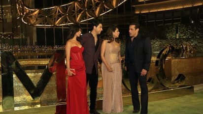 NMACC ಗ್ರ್ಯಾಂಡ್ ಓಪನಿಂಗ್:  ಶಾರುಖ್ ಕುಟುಂಬದೊಂದಿಗೆ ಪೋಸ್ ನೀಡಿದ ಸಲ್ಮಾನ್ ಖಾನ್ 