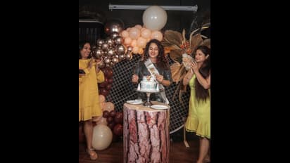 நிறைமாத கர்ப்பம்... கணவர் மற்றும் தோழிகளுடன் பார்ட்டி பண்ணும் துணிவு பட நடிகரின் மனைவி பூஜா! வைரல் போட்டோஸ்!