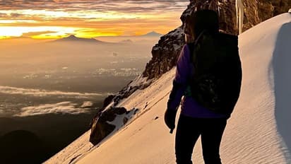 எரிமலையின் உச்சியில் ஒரு மாதம்! உலக சாதனை படைக்கும் மெக்ஸிகோ இளம்பெண்!