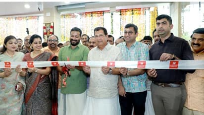 മുളകുന്നത്ത്കാവില് പുതിയ ഷോപ്പിംഗ് വിസ്മയം, കല്യാണ് എക്സ്പ്രസ്സ് മാര്ട്ട് ഉദ്ഘാടനം ചെയ്തു