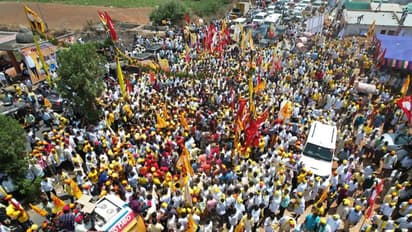 చేనేత కార్మికులకు అండగా వుంటాం : ధర్మవరంలో నేతన్నలకు నారా లోకేష్ హామీ