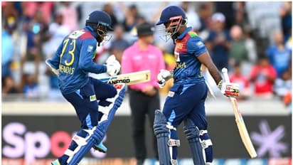 ഐപിഎല്ലിനിടെ ആവേശമേറ്റി ഒരു വമ്പൻ സൂപ്പർഓവ‍ർ പോര്; പൊരുതി ലങ്കയും ന്യൂസിലൻ‍ഡും, കിവികളെ തളച്ച് അസ്സ'ലങ്ക' 