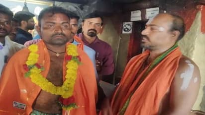 ಗಂಗಾವತಿ: 105 ಕೆಜಿ ತೂಕದ ಚೀಲ ಹೊತ್ತು ಅಂಜನಾದ್ರಿ ಬೆಟ್ಟ ಏರಿದ ಯವಕ..!