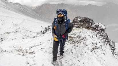 ലോക റെക്കോർഡ് സ്ഥാപിക്കാൻ ചെയ്തത്; അഗ്നിപർവ്വതത്തിന് മുകളിൽ താമസമാക്കി 31 -കാരി