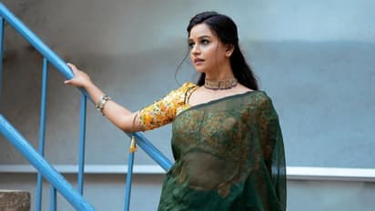 இடுப்பில் கைவைத்து சில்மிஷம் செய்தவருக்கு; பளார்.. பளார்னு அறைவிட்டு கன்னத்தை பழுக்க வைத்த பாக்யலட்சுமி நடிகை